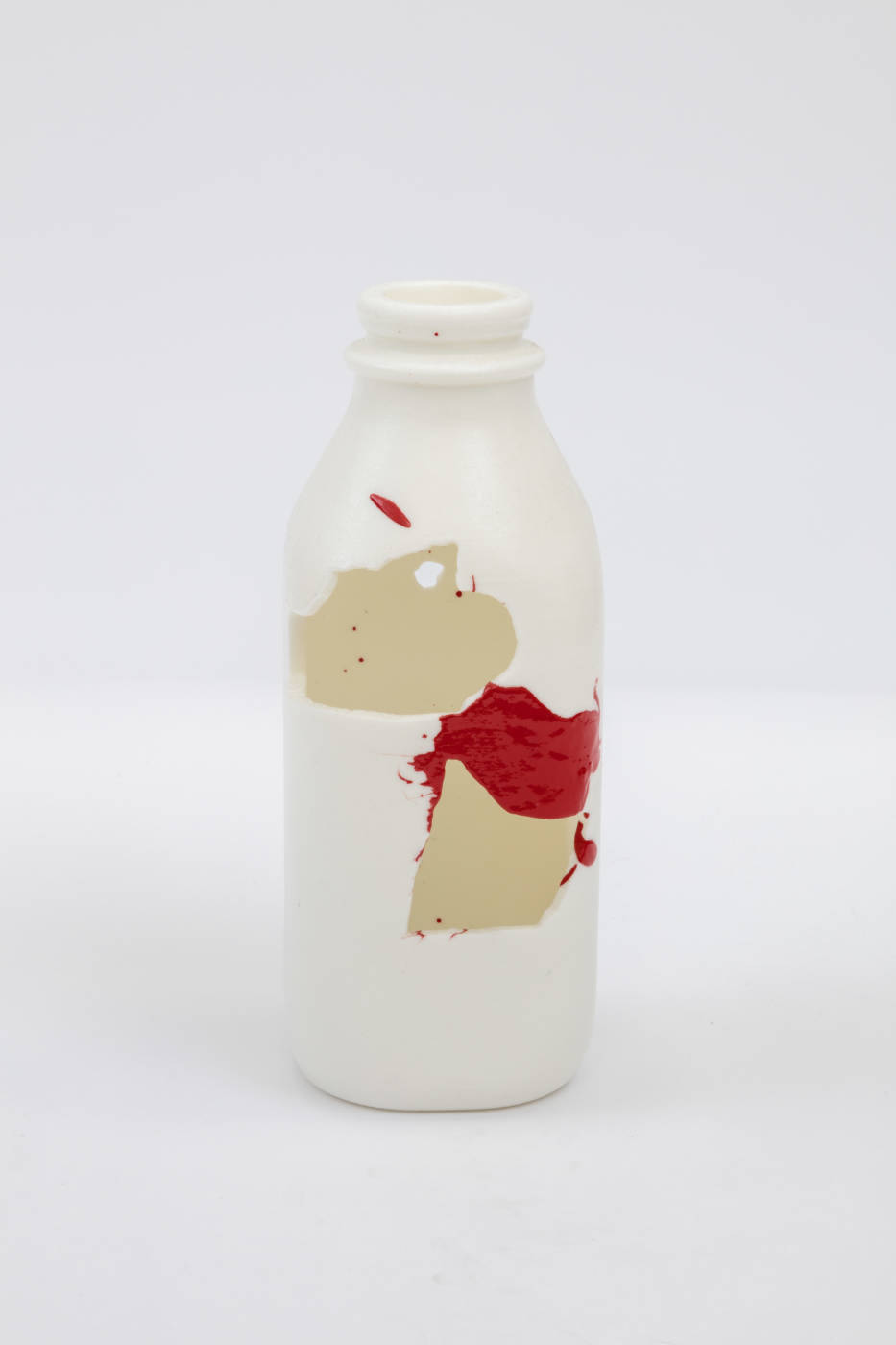 Bottle sculpture with splashes of cream and red color